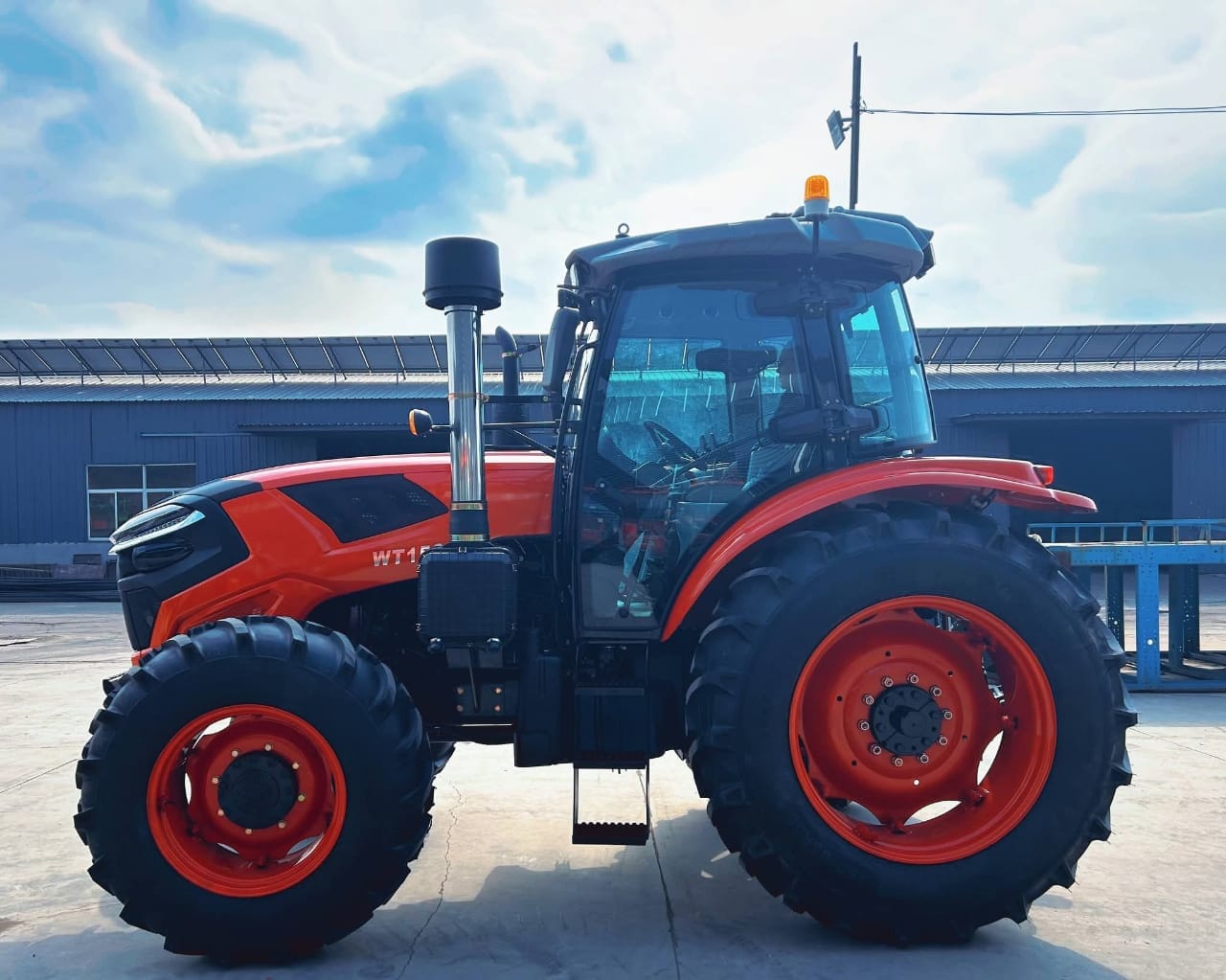 Tracteur ECARE 150 HP
