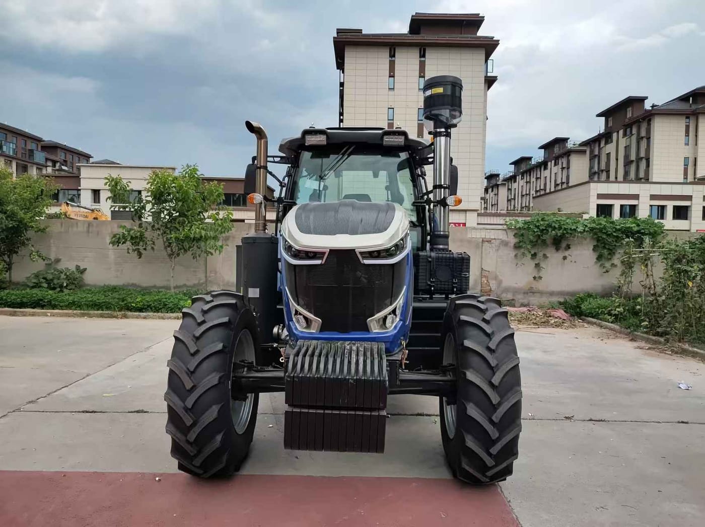Tracteur ECARE 190 HP
